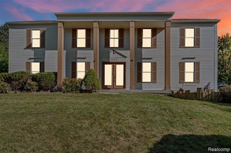 5428 Hammersmith Dr, West Bloomfield, MI 48322
