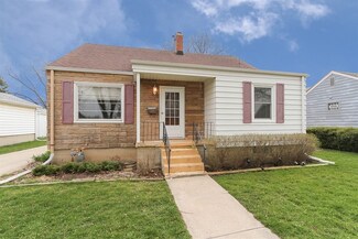 559 E Edwards Ave, East Dundee, IL 60118