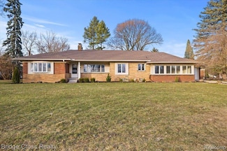 95 Hillsdale Rd, Bloomfield Hills, MI 48302
