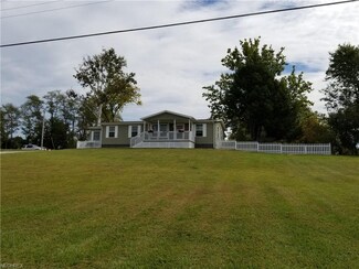 3038 Newbury Rd, Little Hocking, OH 45742