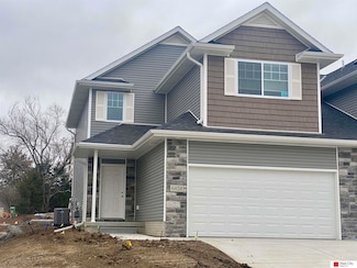 6458 Maple View Ct, Lincoln, NE 68512