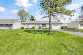 14384 Georgetown Dr, Bowling Green, OH 43402