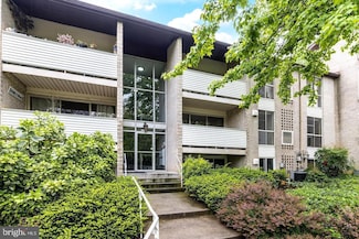 5602 Bismach Dr Unit 204, Alexandria, VA 22312