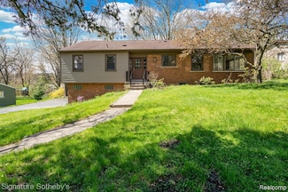 2700 Colonial Way, Bloomfield Hills, MI 48304