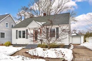 1345 Waverly Ave, Grand Haven, MI 49417