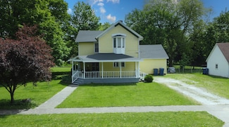 407 E Mulberry St, Watseka, IL 60970