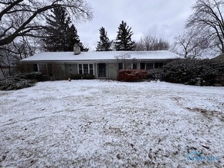 536 Clover Ln, Perrysburg, OH 43551