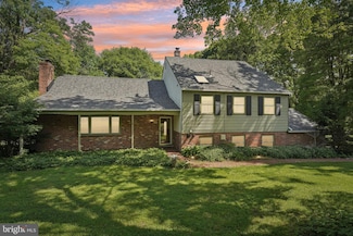 417 Toland Dr, Fort Washington, PA 19034