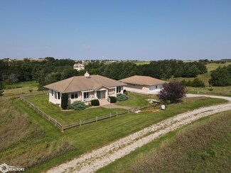 1827 Crystal Springs Ln, Fairfield, IA 52556