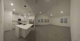 8422 Bay Oaks Dr, Baytown, TX 77523