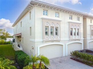 1022 Paseo Del Rio NE, Saint Petersburg, FL 33702
