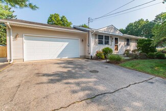 737 E 4th St, Lawton, MI 49065