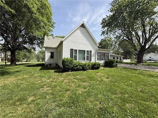 601 N Elizabeth St, Corder, MO 64021