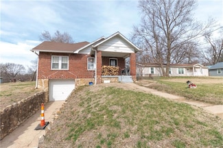 2205 Blackwell Rd, Saint Joseph, MO 64505