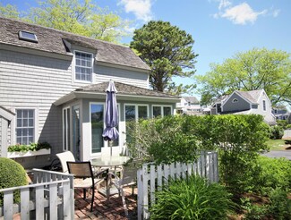 2 Flying Cloud Cir, Mashpee, MA 02649