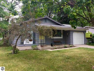 933 Boon St, Traverse City, MI 49686