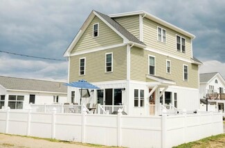 240 Bristol St, Seabrook, NH 03874