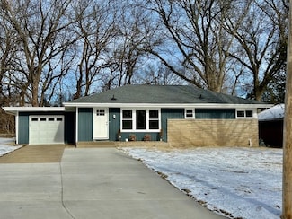 135 Eastview Dr, Normal, IL 61761