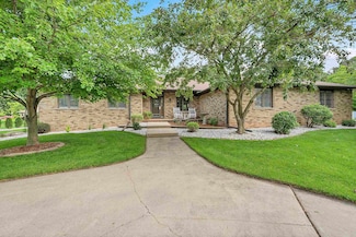 470 Earnhardt Ct, Green Bay, WI 54311