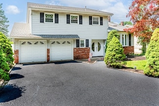 34 Lincoln St, Roseland, NJ 07068