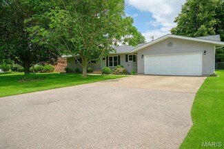 1008 W Saint Johns St, Vandalia, MO 63382
