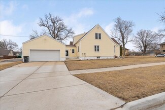 1014 12th St, Eldora, IA 50627