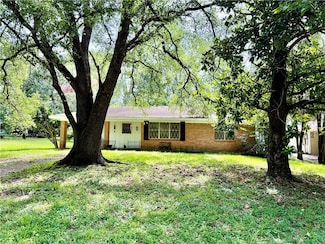 312 S 5th St, Crockett, TX 75835