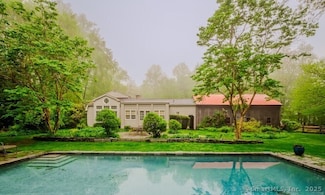 36 Burnt Swamp Rd, Woodbridge, CT 06525