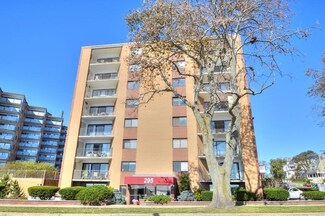 295 Lynn Shore Dr Unit 504, Lynn, MA 01902