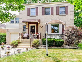 2330 S 11th Ave, Riverside, IL 60546