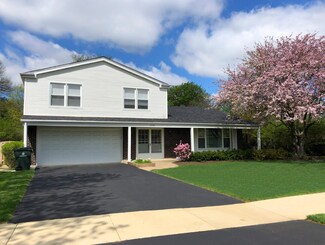2336 Greenwood Rd, Glenview, IL 60026