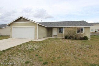 107 Rainier Ave, Moxee, WA 98936