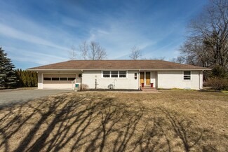 137 W Main St, West Brookfield, MA 01585