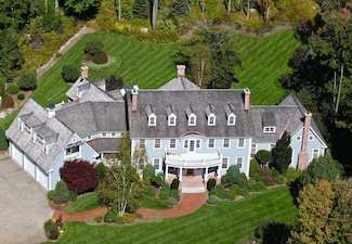 373 Lakeshore Dr, New London, NH 03257