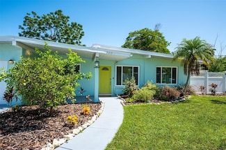 2215 Alvarado Ln, Sarasota, FL 34231