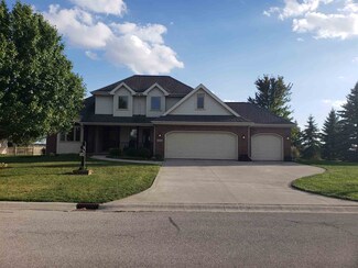 208 Ridge Ct, Ossian, IN 46777