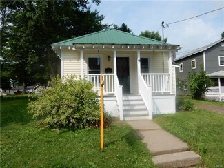 9 Cherry St, Phoenix, NY 13135