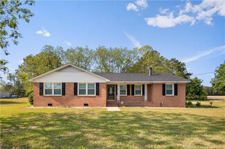 550 Old Maxton Rd, Raeford, NC 28376