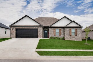 872 Pinnacle St, Prairie Grove, AR 72753