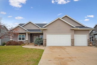 3516 Fitzroy Rd, Hiawatha, IA 52233