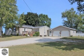9856 N Begole Rd, Saint Louis, MI 48880
