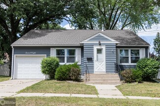 708 8th Ave N, Clear Lake, IA 50428