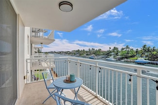 1050 Hillsboro Mile Unit 305W, Hillsboro Beach, FL 33062