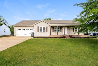 305 Forrest Dr, Columbia, TN 38401