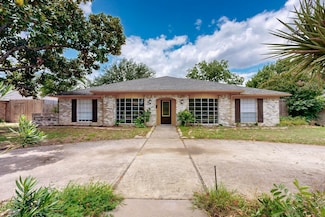 2407 Meadow Creek Dr, Carrollton, TX 75006