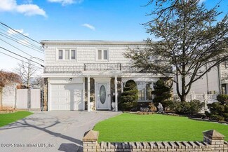 387 Fanning St, Staten Island, NY 10314