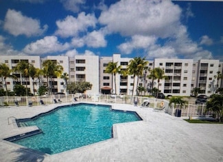 8075 NW 7th St Unit 318, Miami, FL 33126