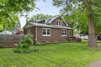 504 14th St N, Moorhead, MN 56560