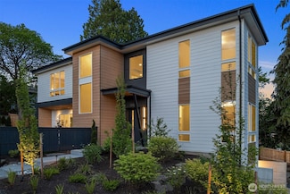 1004 3rd St, Kirkland, WA 98033