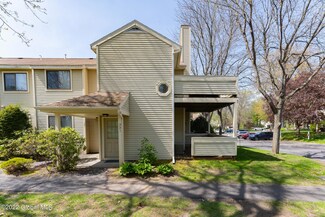 121 Grenadier Ct, Clifton Park, NY 12065
